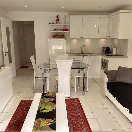 Les Mouettes Palm Beach Apartment